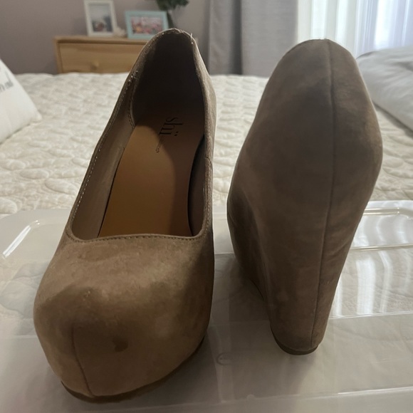 Suede plate forms - Picture 1 of 3